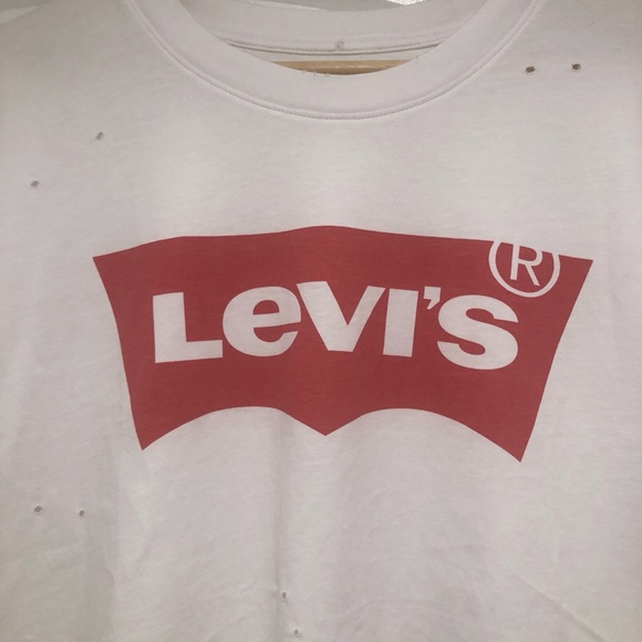Distressed Levi’s T-shirt - Picture 2 of 3
